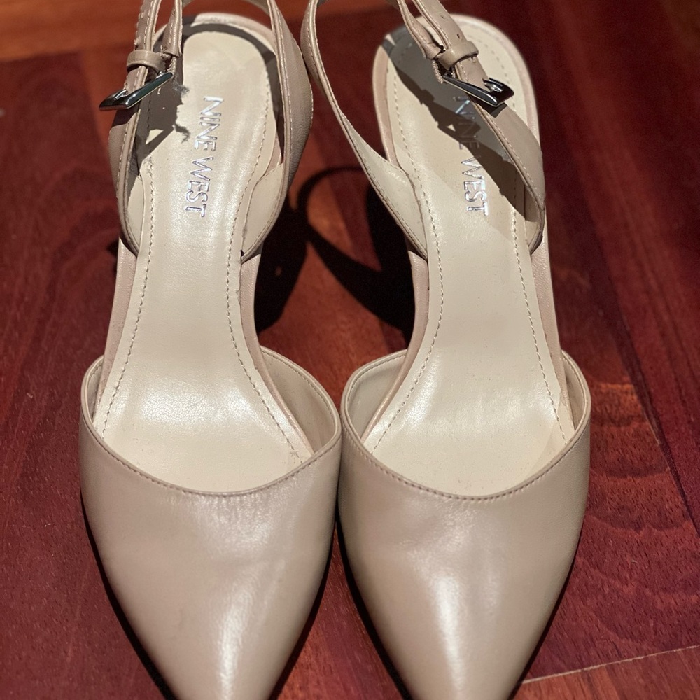Nine West classy heels - beige color. brand new 2in heels